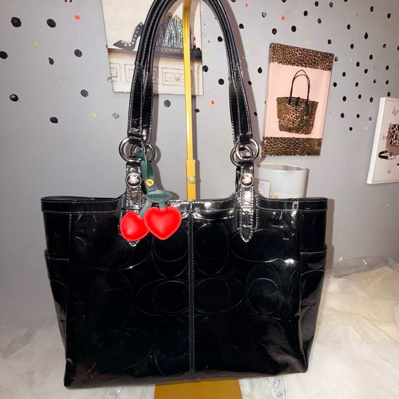 EUC Coach Black Patent Leather Black Shoulder bag - Picture 4 of 12